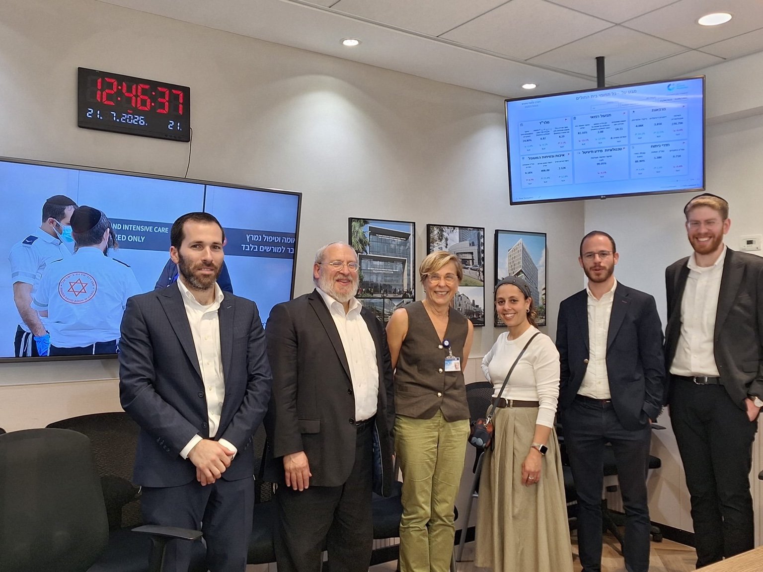 The Mazor team meeting with hospital staff