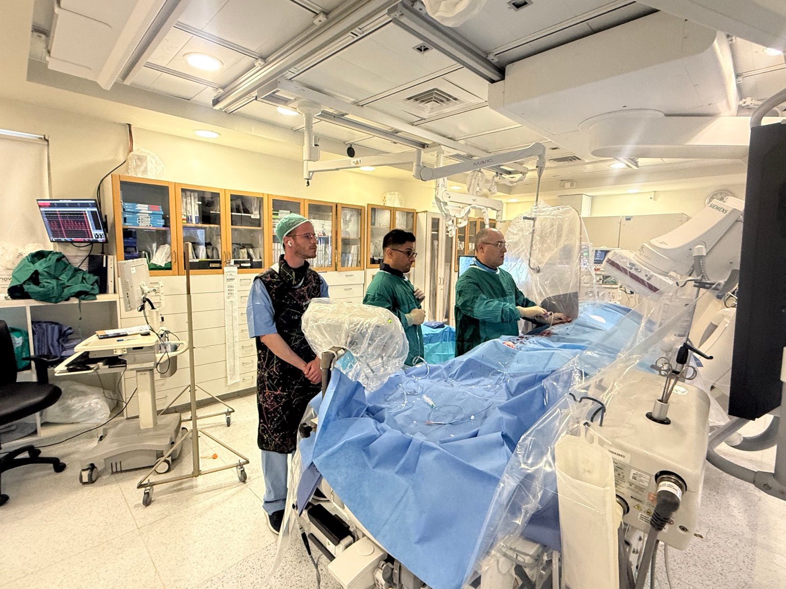 Learning about medical work in a cardiac catheterization lab