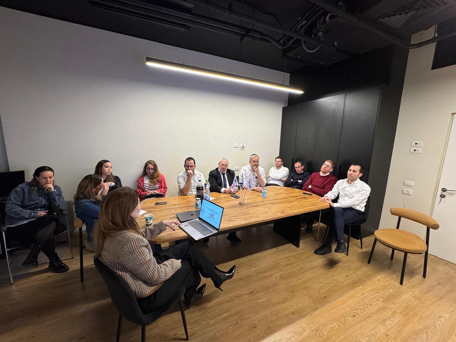 The Mazor team meets with Dr. Karin Arish