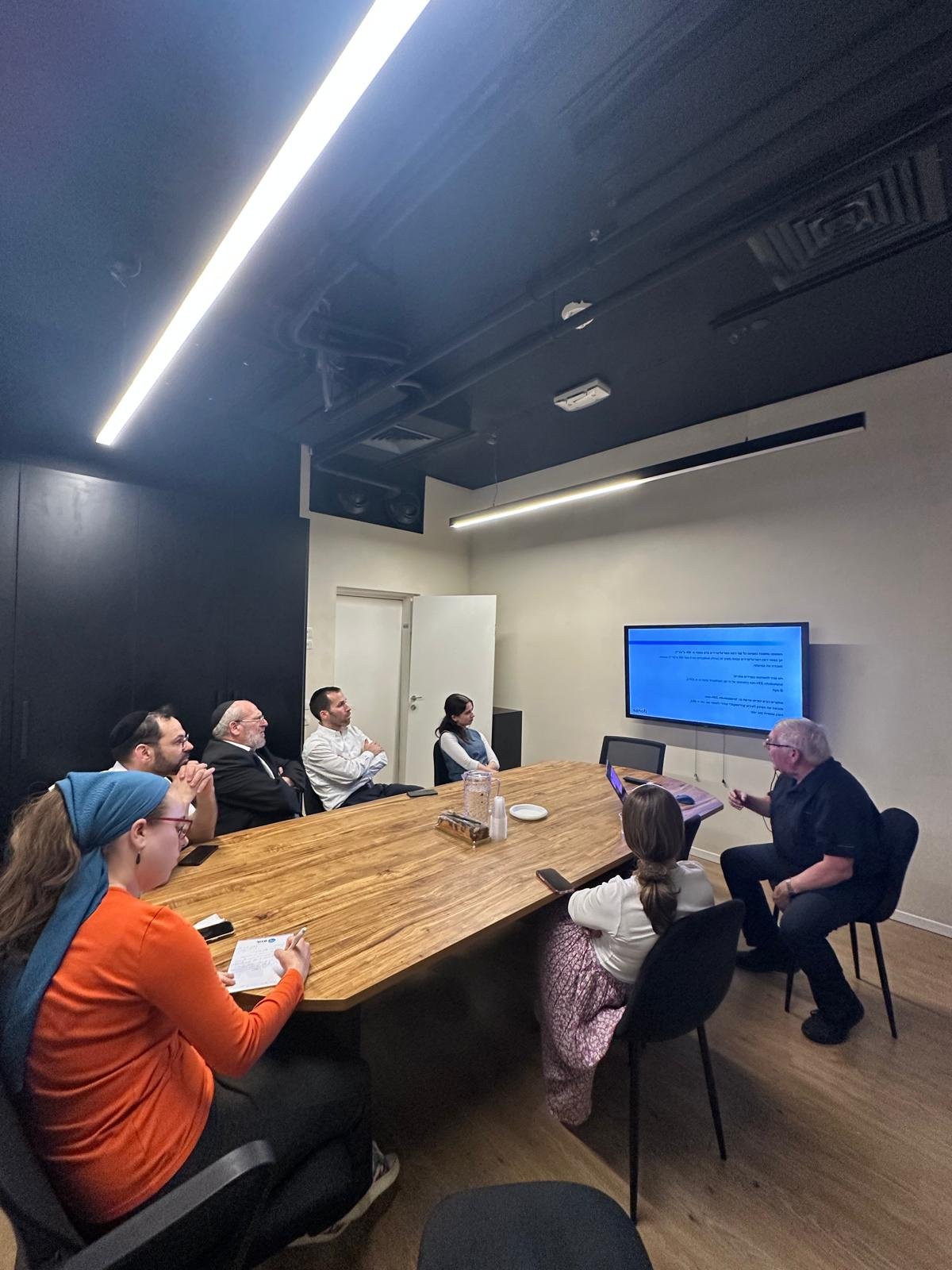 The Mazor team meets with Prof. Avishay Elis