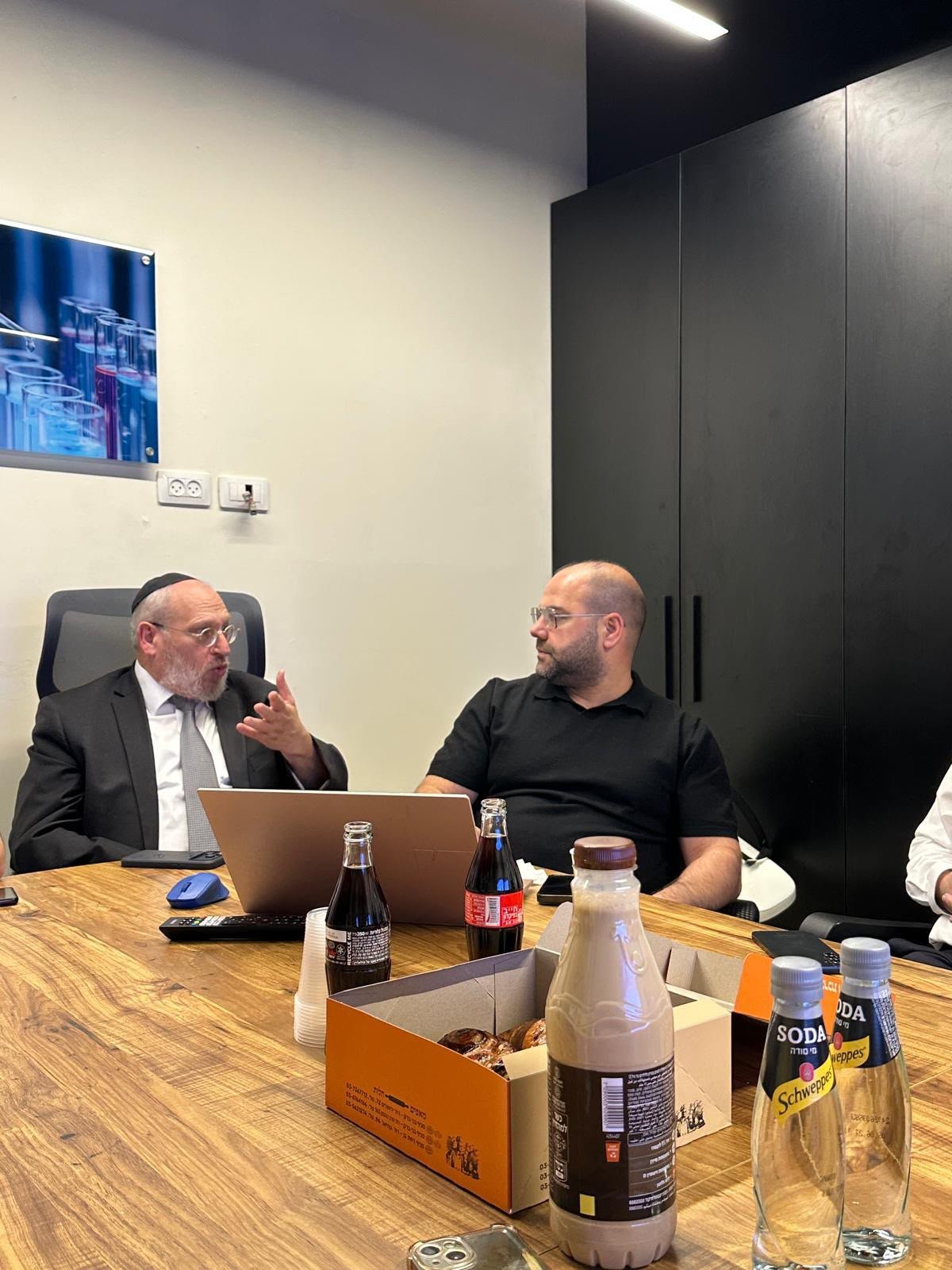 Dr. Ahmed Naama during the professional discussion at Mazor