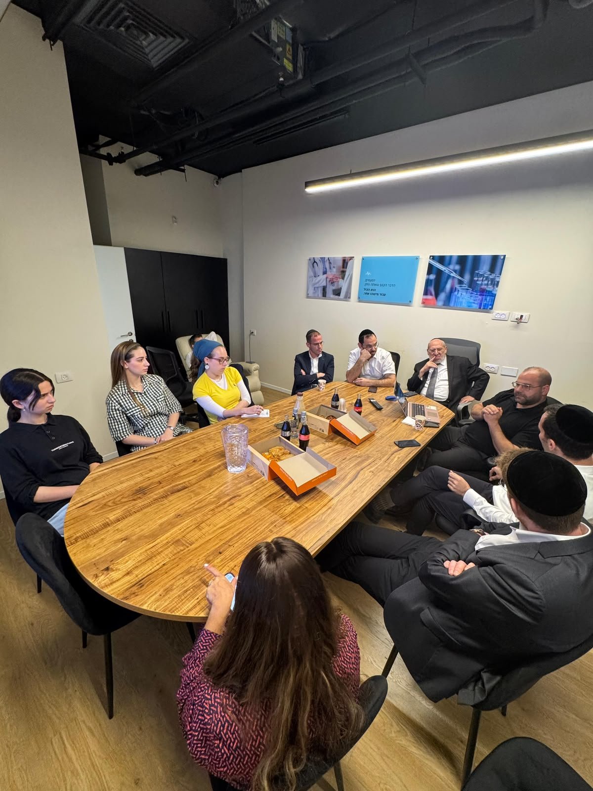 The Mazor team meets with Dr. Ahmed Naama