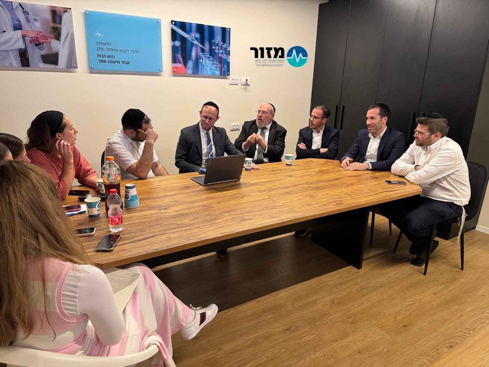 The Mazor team meets with Rabbi Dov Popper